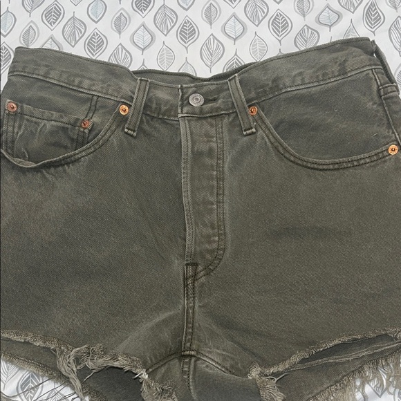 Levis 501 shorts Olive Green Women's Denim Shorts size 30 waist - Picture 1 of 6